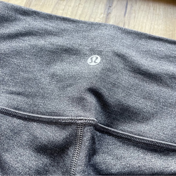 Lululemon Wunder Under Hi-Rise 1/2 Tight *Luxtreme 17"
Heathered Black Size 6 - Picture 3 of 4